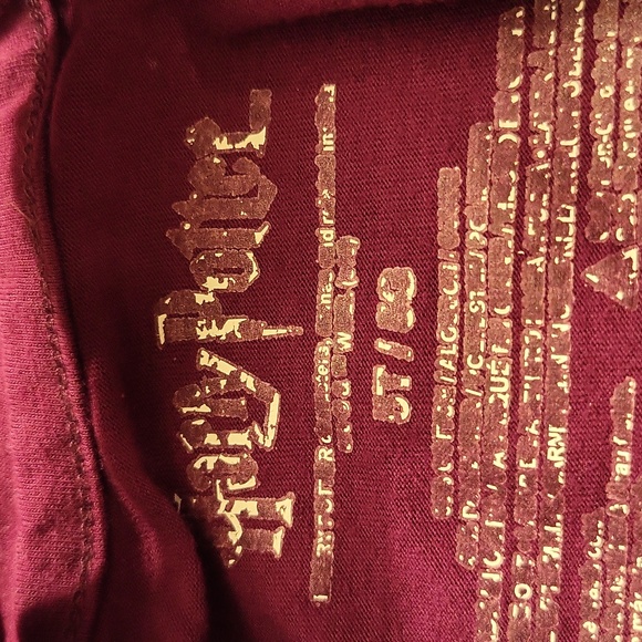 Harry Potter burgundy long sleeved tee shirt with sequin lightning bolt on front - Picture 3 of 4